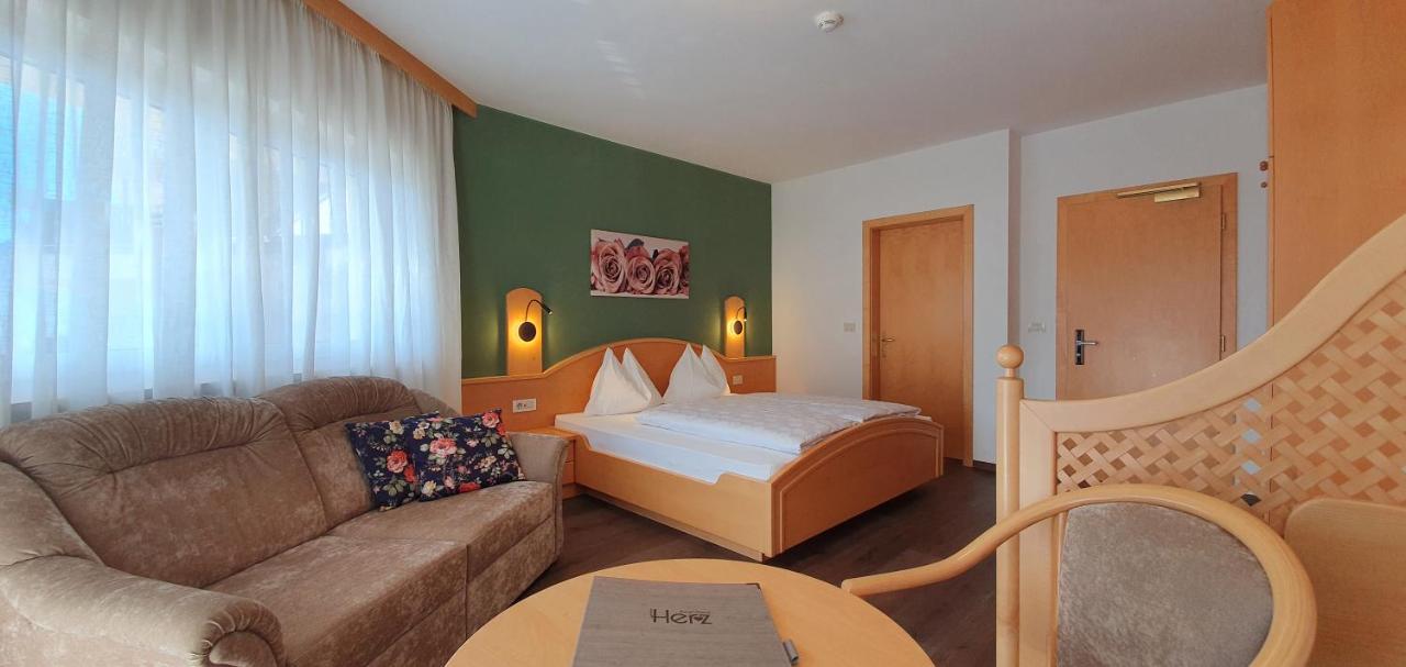 Hotel Garni Herz 蒂鲁罗 外观 照片